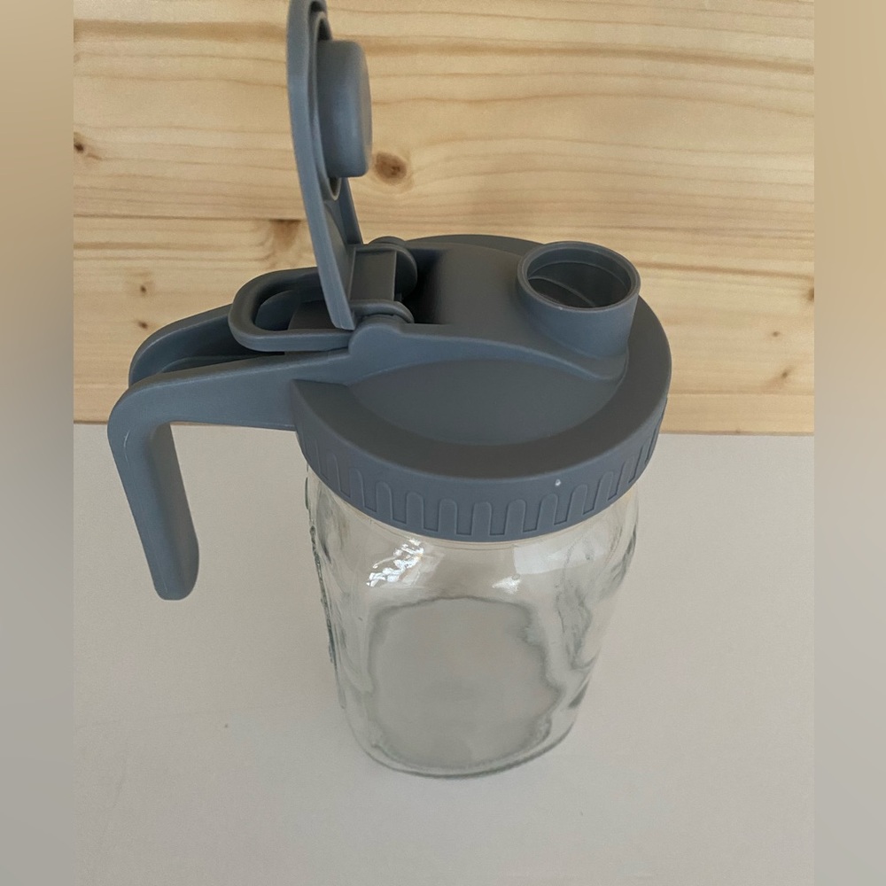 Mason Jar Pitcher 32 oz Glass Pitcher Double Leak-Proof Lid with Handle Jug Grey - Picture 5 of 9
